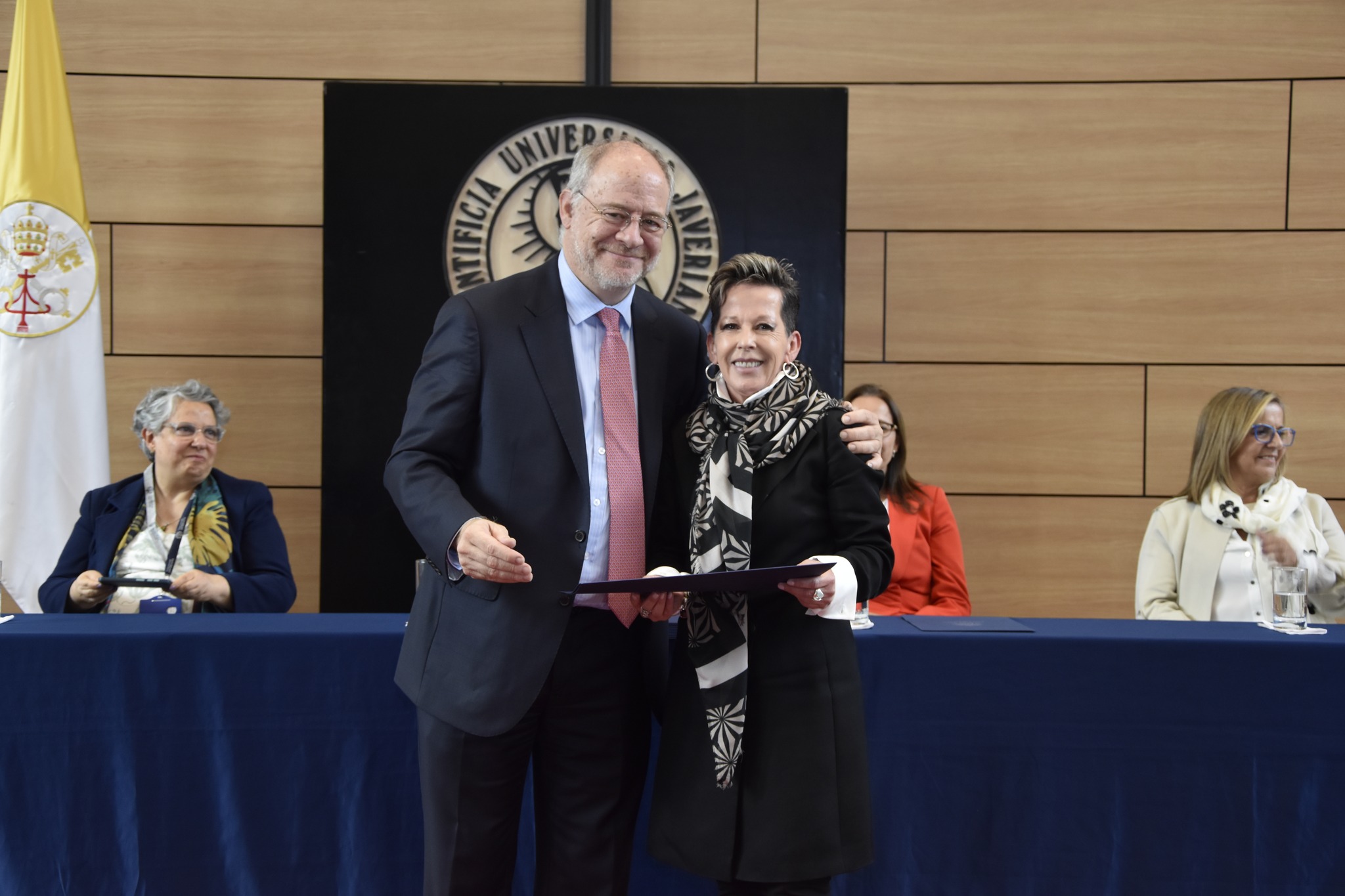 Patricia Cecilia Bernal Maz, profesora del Departamento de Comunicación, fue proclamada como profesora en el grado de titular. #Profesores FCyL